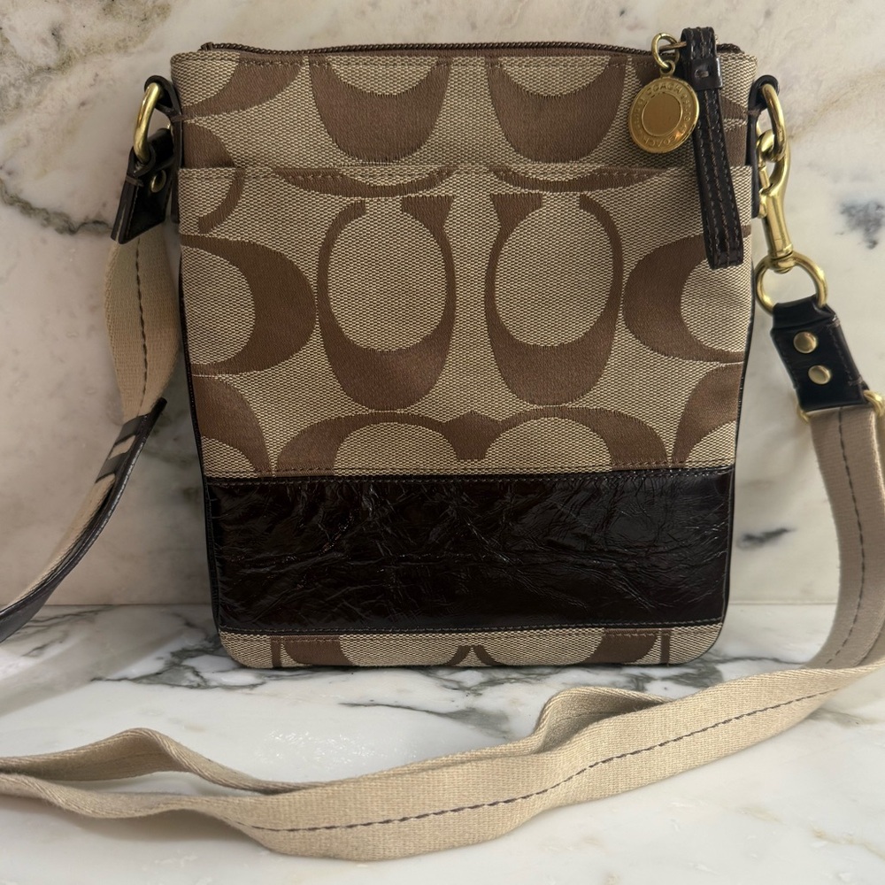 Coach Signature Large ‘C’ Logo Brown and Tan Crossbody Swingpack - Picture 1 of 9